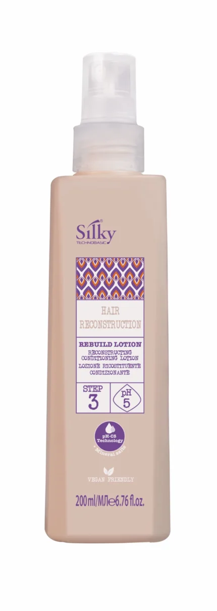 SILKY HAIR REBUILD LOTION 200ML kommer i en beige flaska med en lila och vit geometrisk etikett, som erbjuder konditionering och skydd med ett pH på 5. Denna veganska, dermatologiskt testade hårprodukt från Silky Sverige är idealisk för hårvårdsentusiaster.